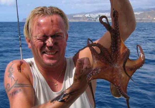 hooked up Cavalier & Blue Marlin Sport Fishing Gran Canaria