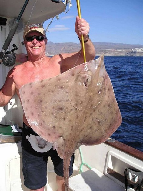 09/01 blonde ray Cavalier & Blue Marlin Sport Fishing Gran Canaria