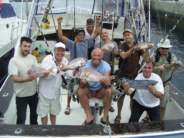 happy sport fisher - Satisfied fishermen onboard of the boat Cavalier Cavalier & Blue Marlin Sport Fishing Gran Canaria