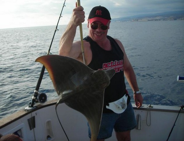 Puerto Rioo - 22.30 250 LBS DUCKBILLRAY Det var en vacker - Cavalier & Blue Marlin Sport Fishing Gran Canaria