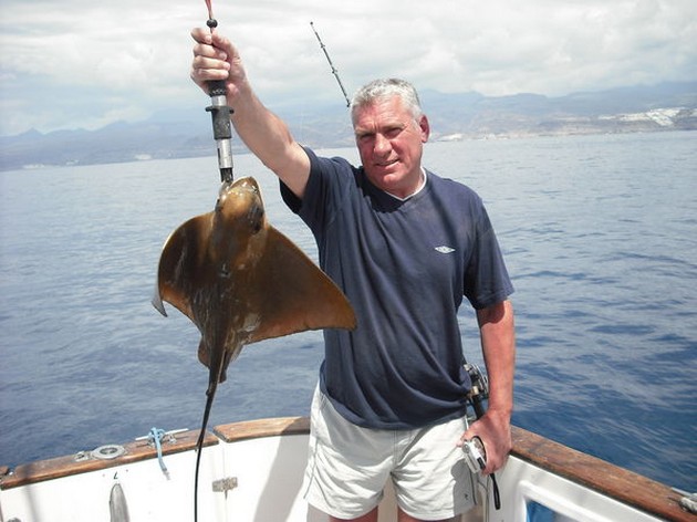 NIEUW BOOTRECORD<br><br>Het was nu niet direkt een monstervis, - Cavalier & Blue Marlin Sport Fishing Gran Canaria