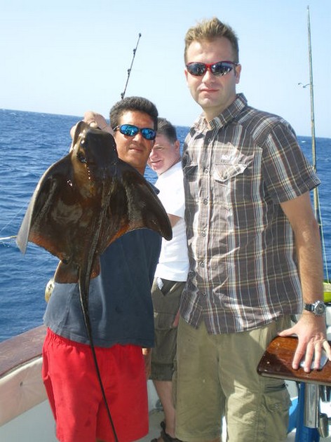 04/11 Eagle Ray Cavalier & Blue Marlin Sport Fishing Gran Canaria