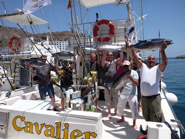 31/05 Satisfied fishermen - Happy fishermen onboard of the boat Cavalier Cavalier & Blue Marlin Sport Fishing Gran Canaria