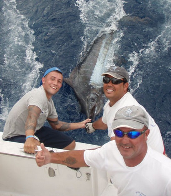 120 kg Blue Marlin släppt av båten Blue Marlin 3 Cavalier & Blue Marlin Sport Fishing Gran Canaria
