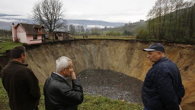 Fish flip out as sinkhole swallows pond in Sanica, Bosnia Cavalier & Blue Marlin Sport Fishing Gran Canaria