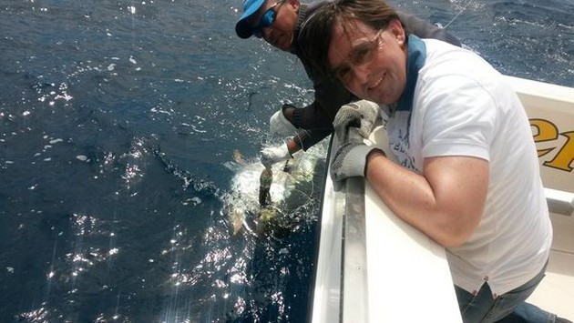 Cavalier släppte 400 dammar blått tonfisk. Cavalier & Blue Marlin Sport Fishing Gran Canaria