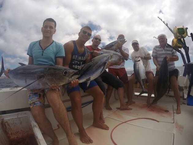 Albacore explosion - Happy fishermen on the boat Cavalier Cavalier & Blue Marlin Sport Fishing Gran Canaria
