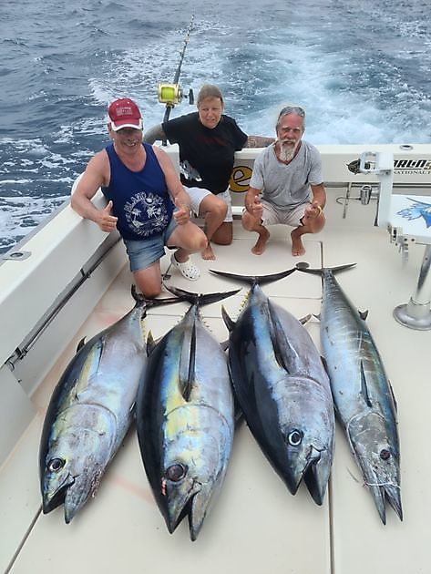 39 kg de peto + 3 atún ojo grande - Pesca Deportiva Cavalier & Blue Marlin Gran Canaria