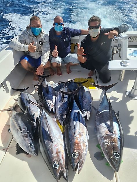Explosión de atún blanco - Pesca Deportiva Cavalier & Blue Marlin Gran Canaria