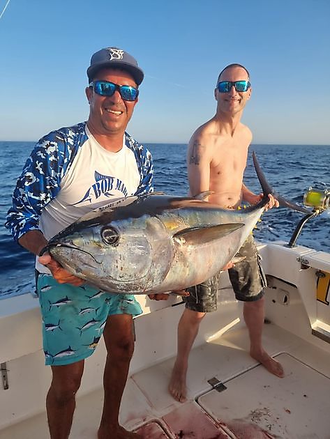 100 libras de atún patudo - Pesca Deportiva Cavalier & Blue Marlin Gran Canaria