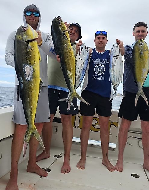 17/05 - DORADO E WAHOO!! - Cavalier & Blue Marlin Sport Fishing Gran Canaria