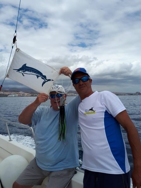 Felicitaciones por el primer lanzamiento de Blue Marlin de 2018 Pesca Deportiva Cavalier & Blue Marlin Gran Canaria
