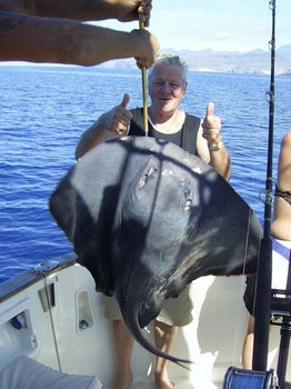 20/10 black stingray Cavalier & Blue Marlin Sport Fishing Gran Canaria