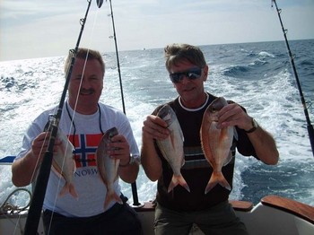 29/12 gemeinsame Seebrassen Cavalier & Blue Marlin Sportfischen Gran Canaria
