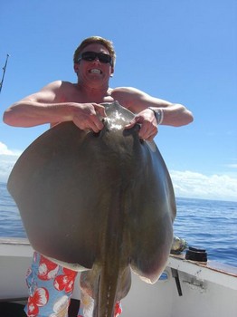 27/03 common stingray Cavalier & Blue Marlin Sport Fishing Gran Canaria