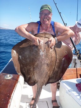 27/10 Roughtail Sting Ray Cavalier & Blue Marlin Sport Fishing Gran Canaria