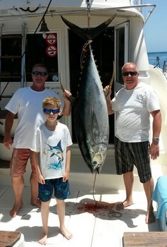 79 kilo Yellowfin Tuna - 79 kg Yellowfin Tuna caught on the boat Blue Marlin 3 Cavalier & Blue Marlin Sport Fishing Gran Canaria