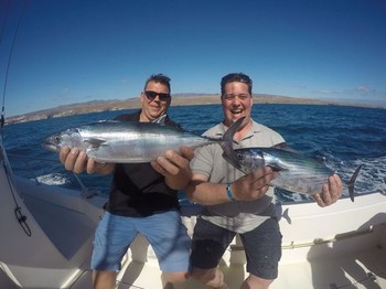 Gut gemacht - Glückliche Fischer auf dem Boot Cavalier Cavalier & Blue Marlin Sportfischen Gran Canaria