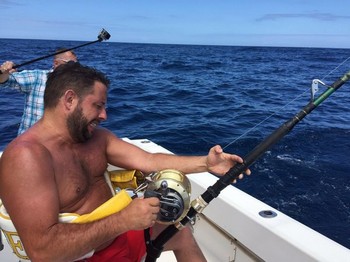 Atún rojo de 280 kg - Glen Beatty está luchando contra un atún rojo de 280 kg Pesca Deportiva Cavalier & Blue Marlin Gran Canaria