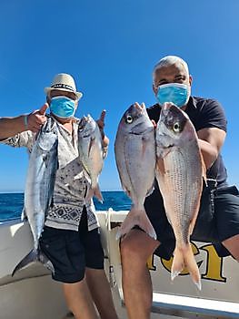 Noord-Atlantische Bonito en Spaanse zeebrasems Cavalier & Blue Marlin Sport Fishing Gran Canaria