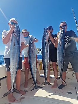 24/10 - Cavalier - 4 wahoo's!! Cavalier & Blue Marlin Sport Fishing Gran Canaria